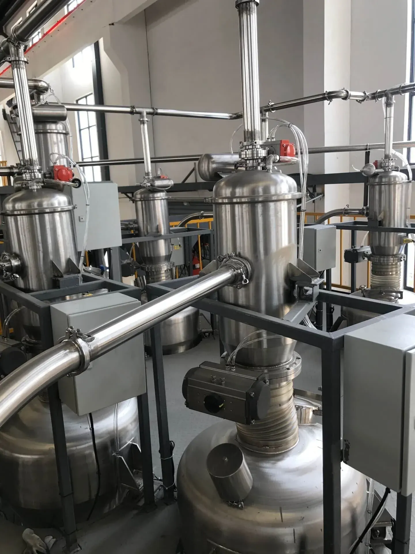 Vacuum conveyor units installed on a customer production line - view 3